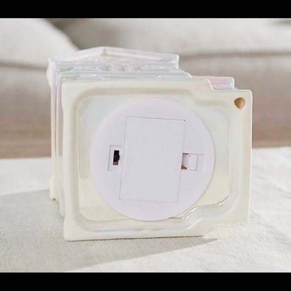 Retired VHTF 3 Piece Pearlized Porcelain Illuminated Village - Picture 5 of 9